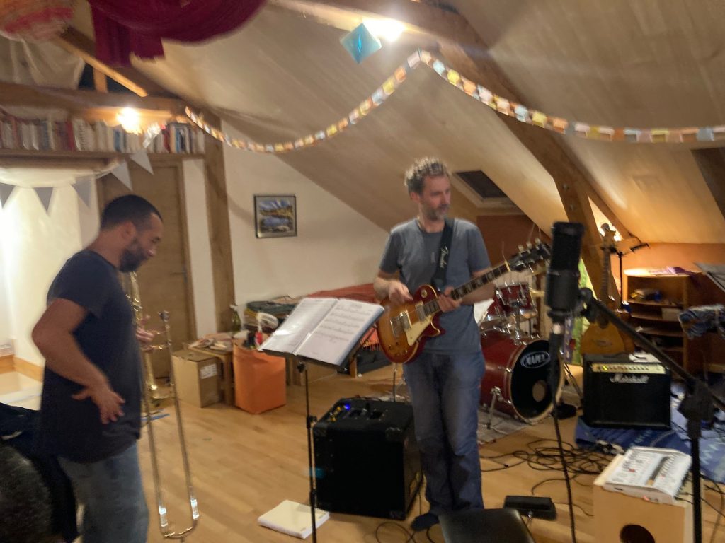 42c27968 6083 43b9 B123 9de11401a5f7